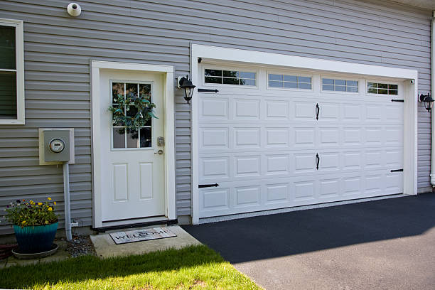 24/7 Emergency Garage Door Panel Replacement experts in Redwood, TX